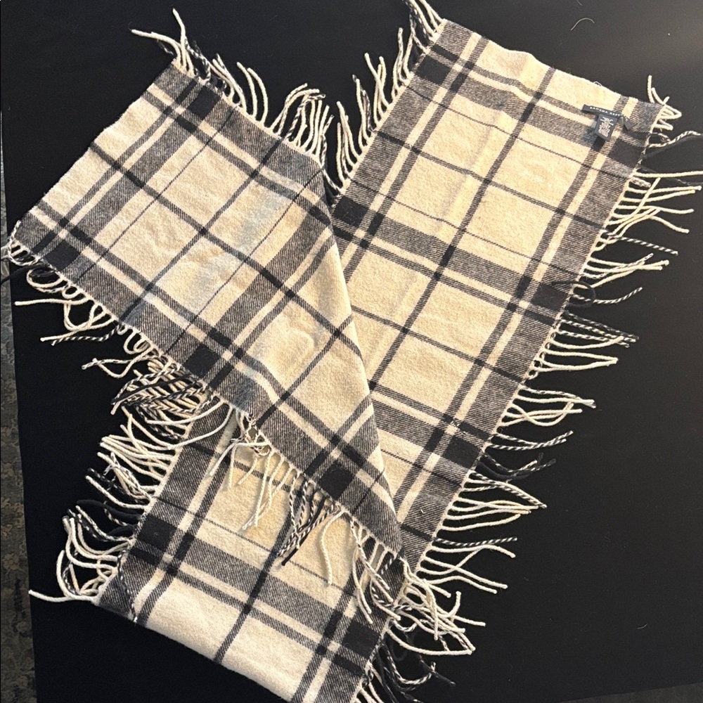 Banana Republic Cream & black wool scarf